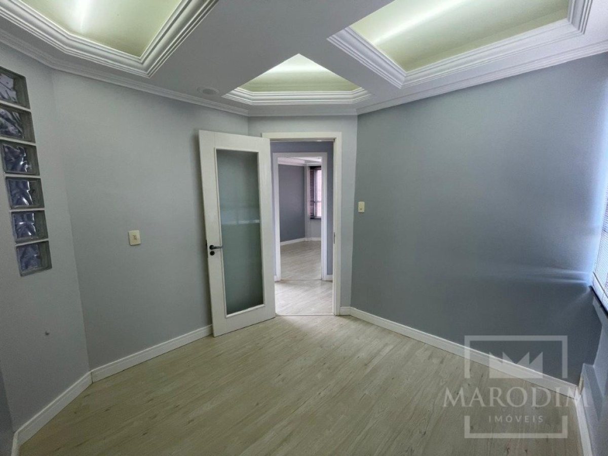 Salas/Conjuntos com 72m², Nao suíte, no bairro Centro em Marau