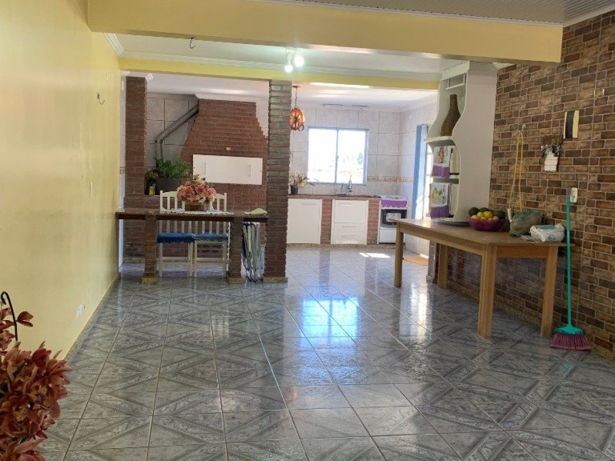 Casa com 370m², 6 dormitórios, Sim suíte, 2 vagas, no bairro São José  Operário em Marau