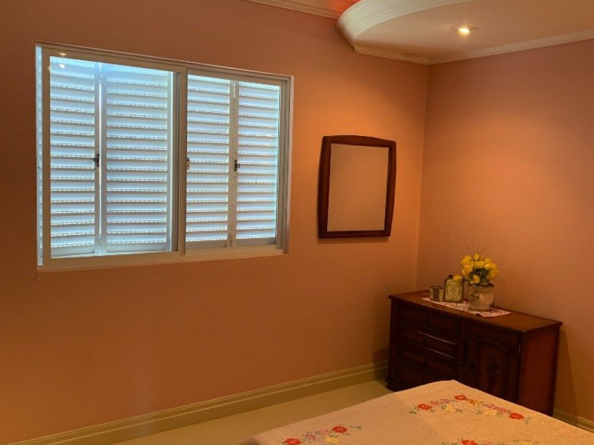 Casa com 370m², 6 dormitórios, Sim suíte, 2 vagas, no bairro São José  Operário em Marau