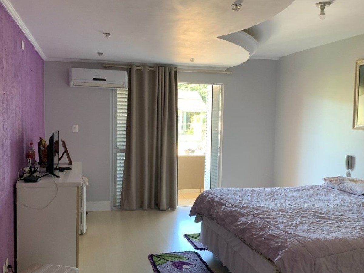 Casa com 370m², 6 dormitórios, Sim suíte, 2 vagas, no bairro São José  Operário em Marau