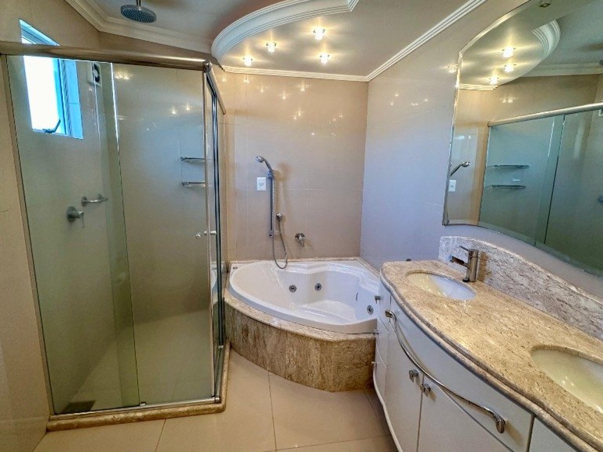 Apartamento com 204m², 3 dormitórios, Sim suíte, 2 vagas, no bairro Centro em Marau