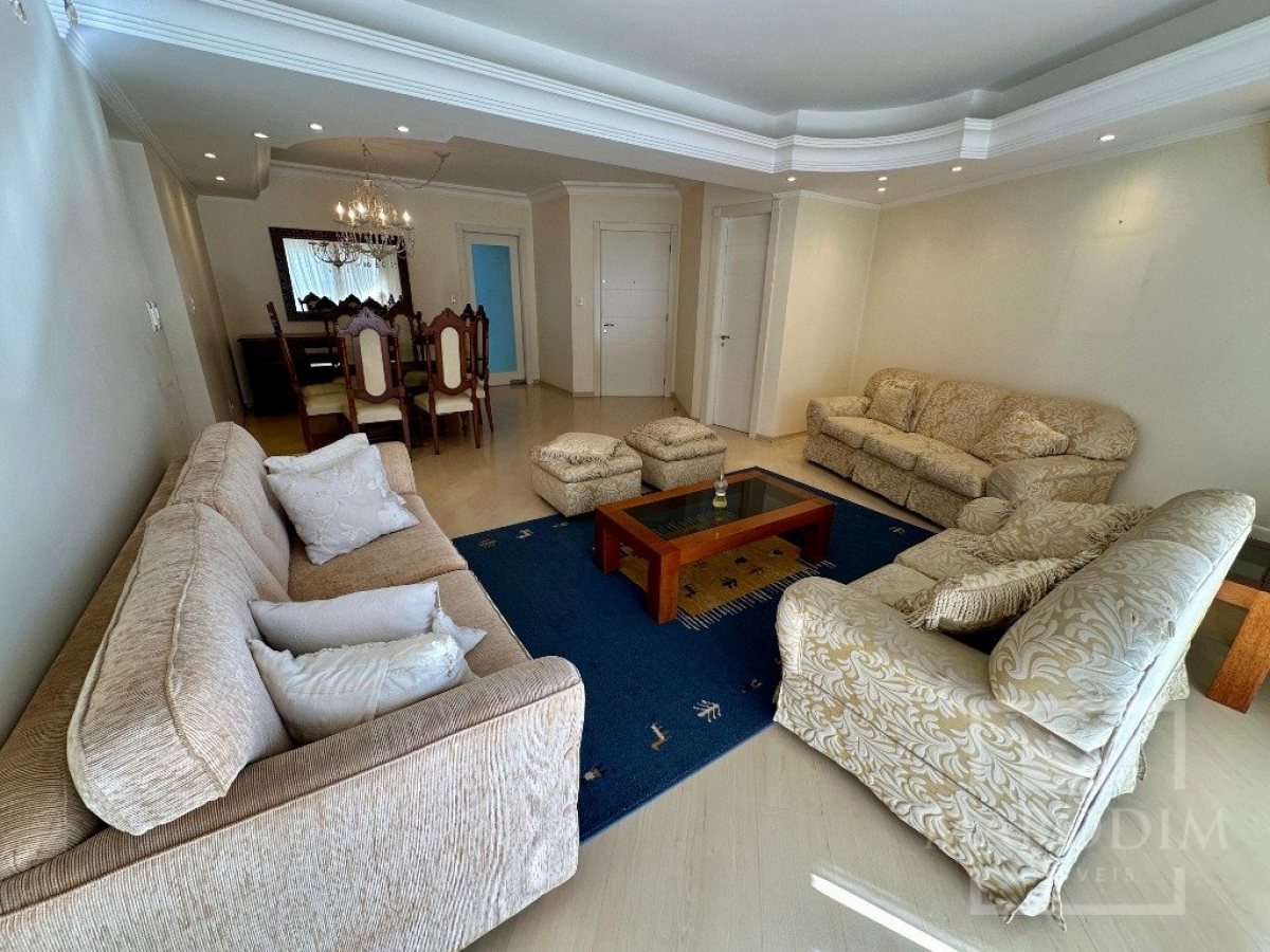 Apartamento com 204m², 3 dormitórios, Sim suíte, 2 vagas, no bairro Centro em Marau