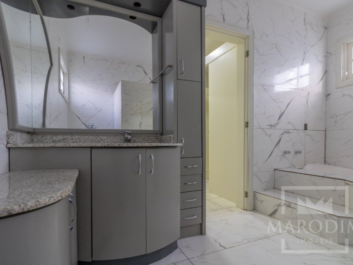 Casa com 293m², 3 dormitórios, Sim suíte, 3 vagas, no bairro Bosque em Marau