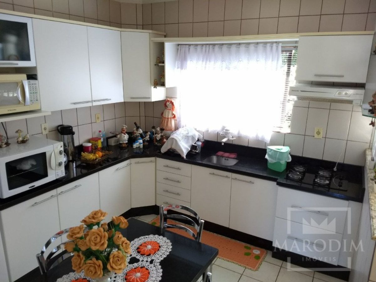 Apartamento com 71m², 2 dormitórios, Nao suíte, 1 vaga, no bairro Centro em Marau