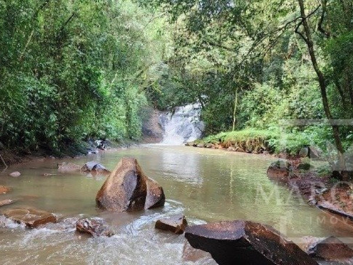 Sítio com 150m², 2 dormitórios, Nao suíte, no bairro Interior em Marau