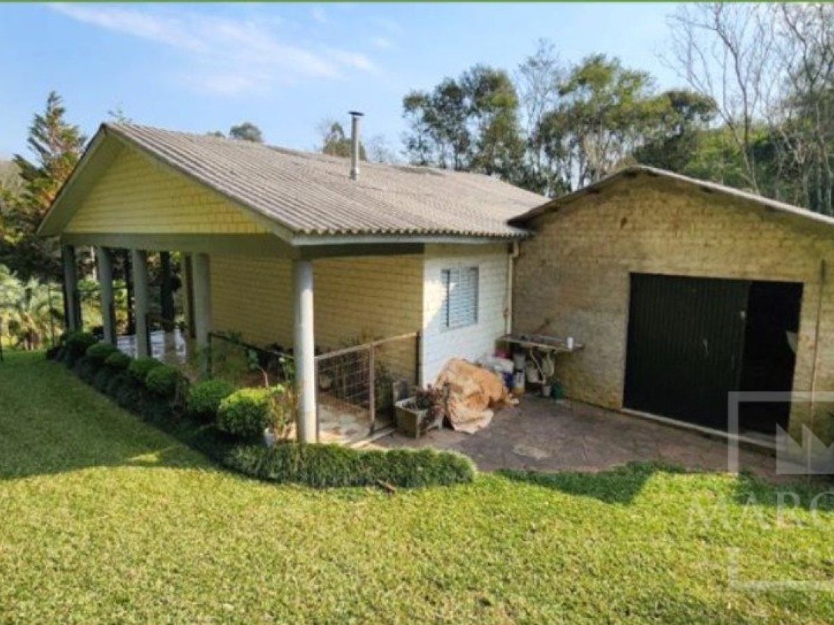 Sítio com 150m², 2 dormitórios, Nao suíte, no bairro Interior em Marau