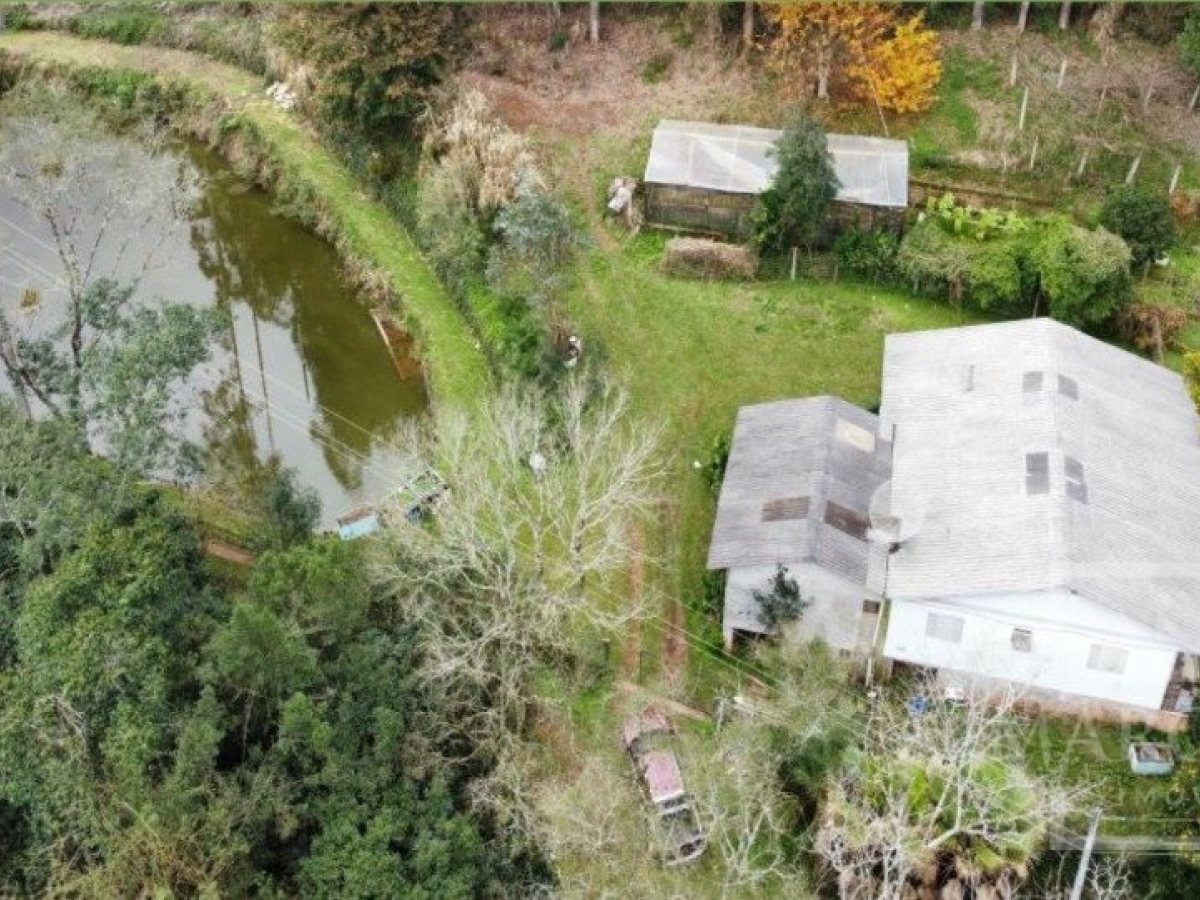 Sítio com 150m², 2 dormitórios, Nao suíte, no bairro Interior em Marau