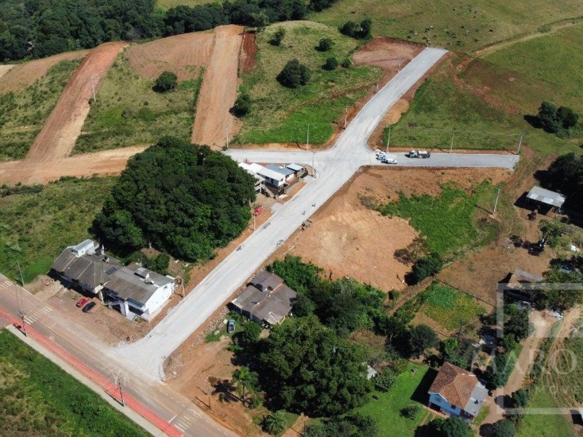 Terreno com 318m², Nao suíte, no bairro Loteamento Trentin em Marau