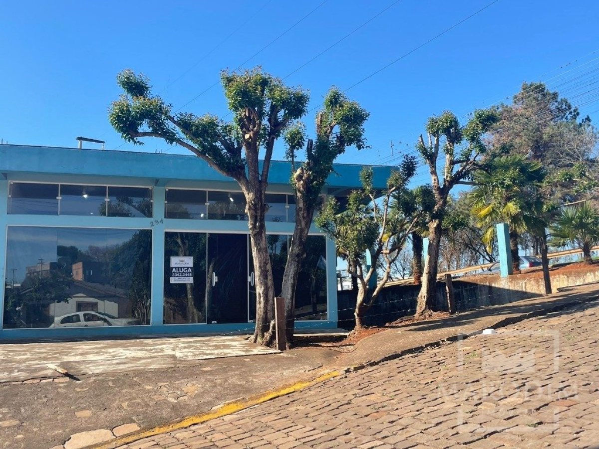 Salas/Conjuntos com 81m², Nao suíte, no bairro Santa Rita em Marau