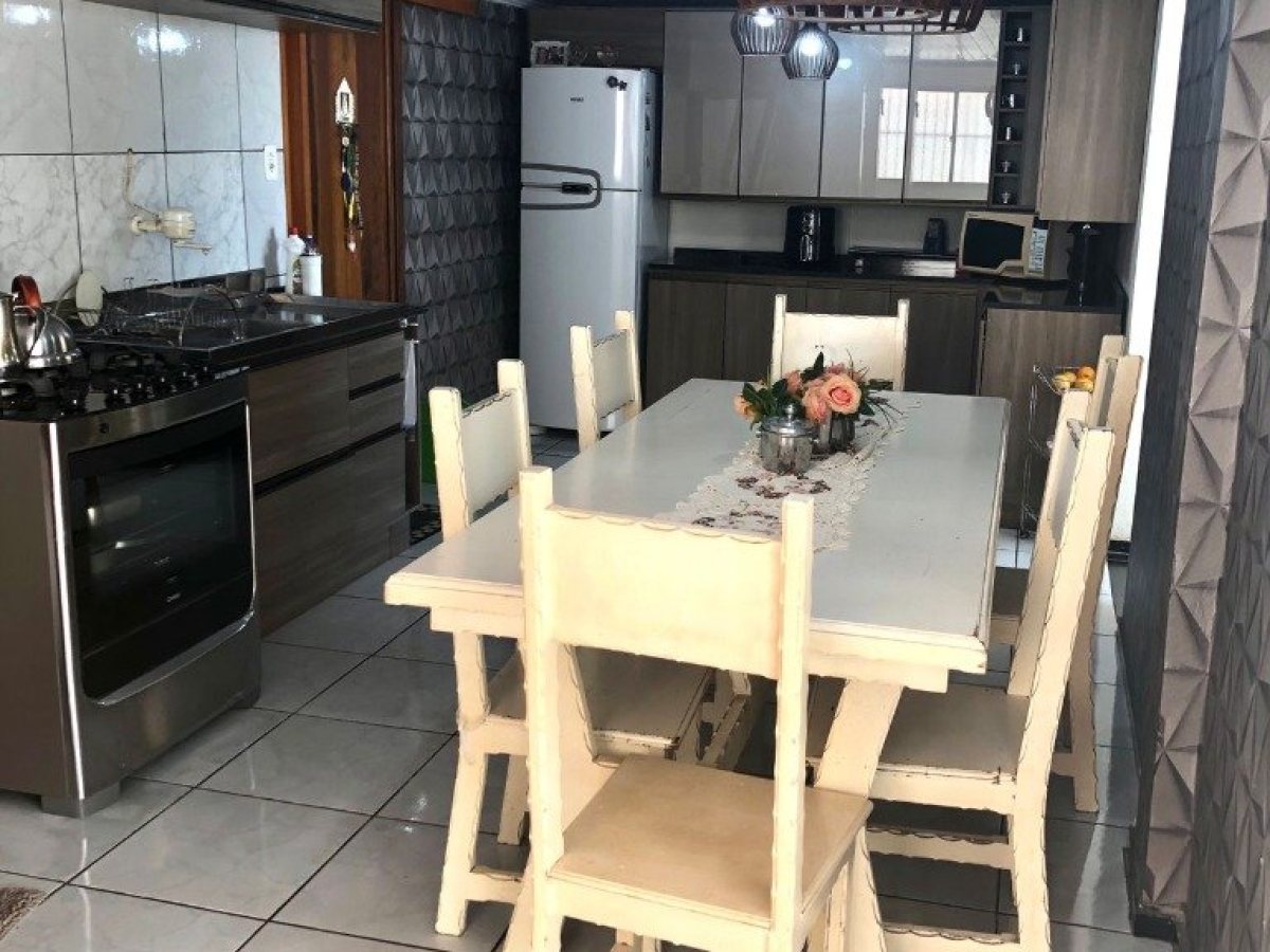 Casa com 129m², 3 dormitórios, Nao suíte, 2 vagas, no bairro Borges de Medeiros em Marau