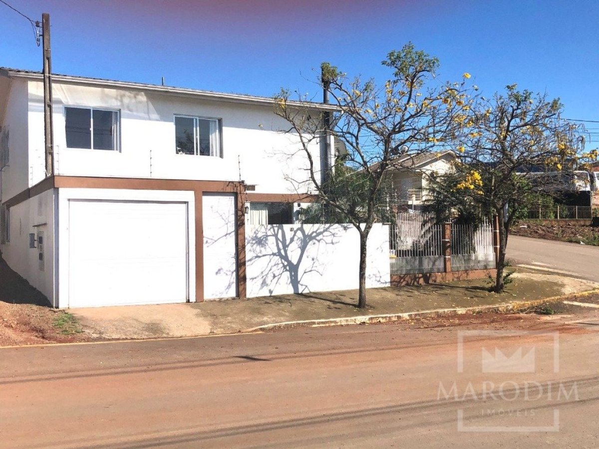 Casa com 129m², 3 dormitórios, Nao suíte, 2 vagas, no bairro Borges de Medeiros em Marau