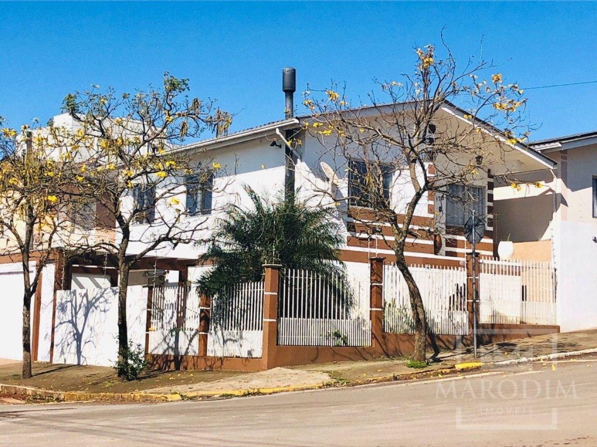 Casa com 129m², 3 dormitórios, Nao suíte, 2 vagas, no bairro Borges de Medeiros em Marau