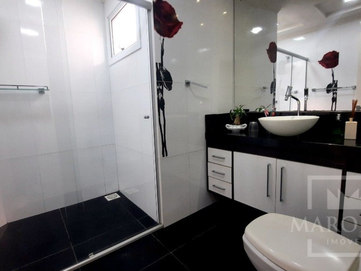 Casa com 302m², 6 dormitórios, Sim suíte, 5 vagas, no bairro Casa Com 2 Moradia em Marau