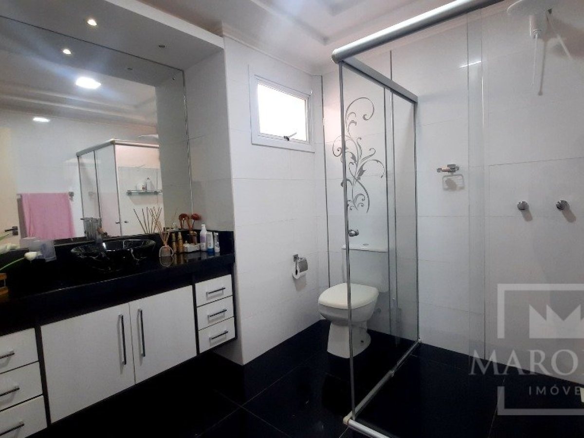 Casa com 302m², 6 dormitórios, Sim suíte, 5 vagas, no bairro Casa Com 2 Moradia em Marau