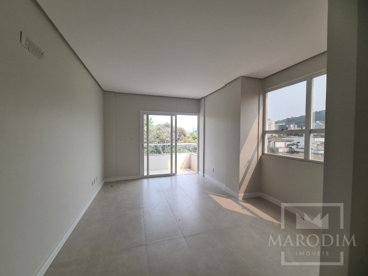 Apartamento com 75m², 2 dormitórios, Nao suíte, 1 vaga, no bairro Centro em Marau