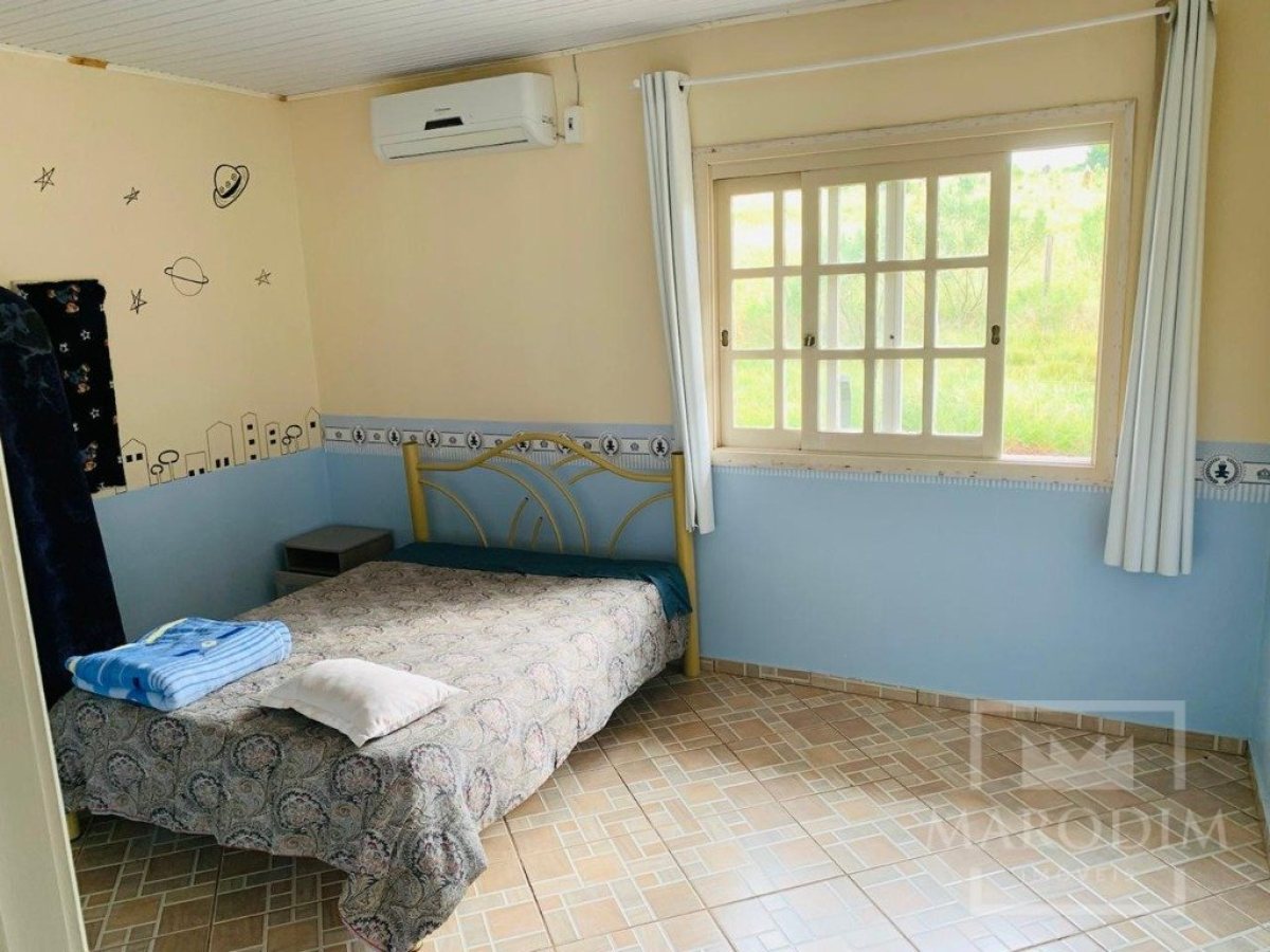 Chácara com 200m², 4 dormitórios, Sim suíte, 2 vagas, no bairro Barragem Capingui em Marau