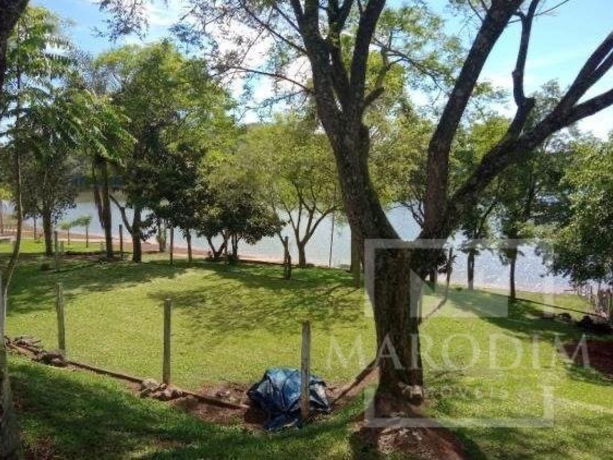 Chácara com 200m², 4 dormitórios, Sim suíte, 2 vagas, no bairro Barragem Capingui em Marau