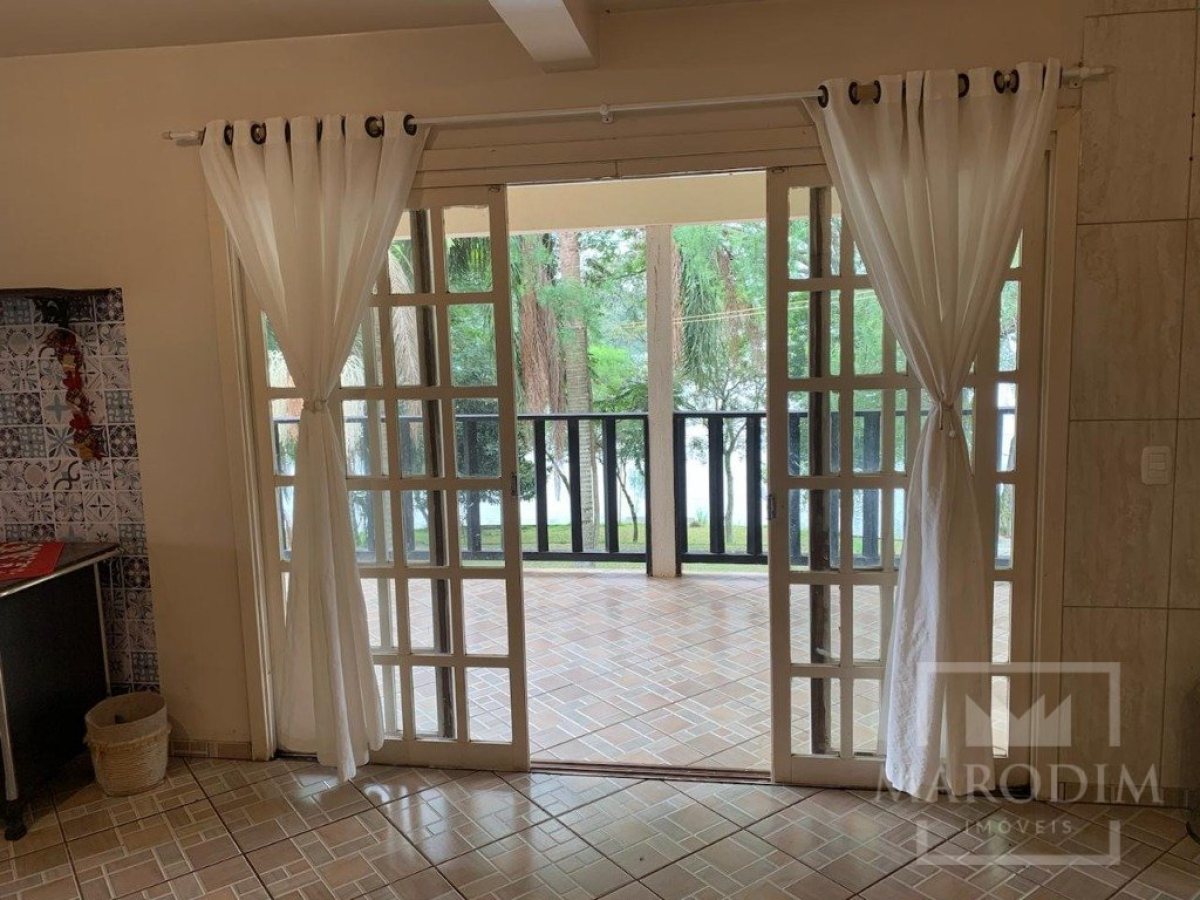 Chácara com 200m², 4 dormitórios, Sim suíte, 2 vagas, no bairro Barragem Capingui em Marau