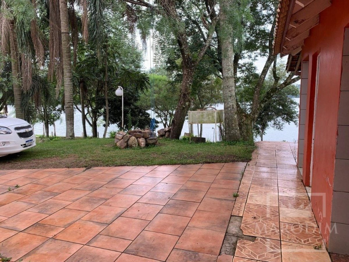 Chácara com 200m², 4 dormitórios, Sim suíte, 2 vagas, no bairro Barragem Capingui em Marau