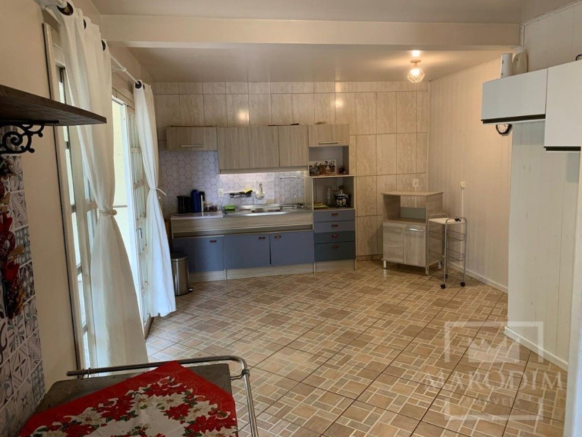 Chácara com 200m², 4 dormitórios, Sim suíte, 2 vagas, no bairro Barragem Capingui em Marau