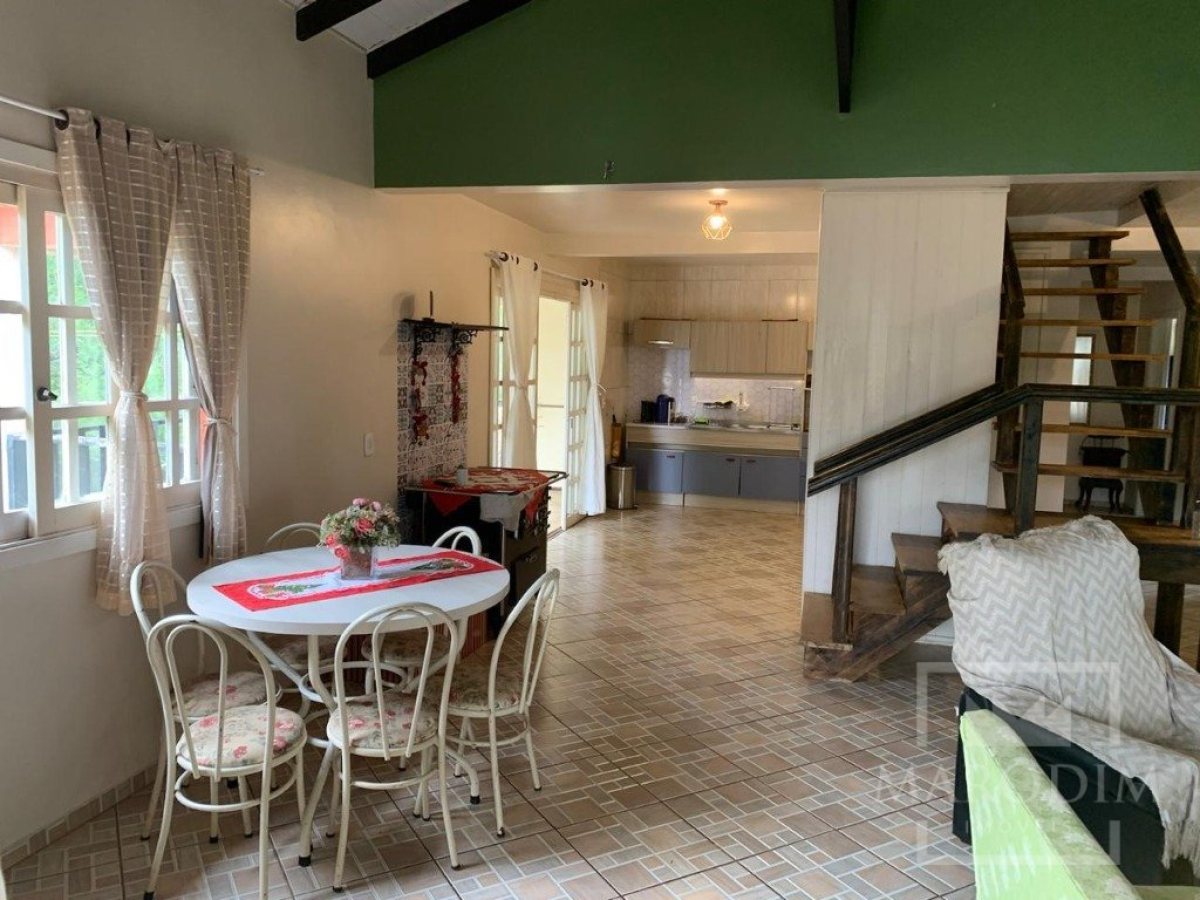 Chácara com 200m², 4 dormitórios, Sim suíte, 2 vagas, no bairro Barragem Capingui em Marau