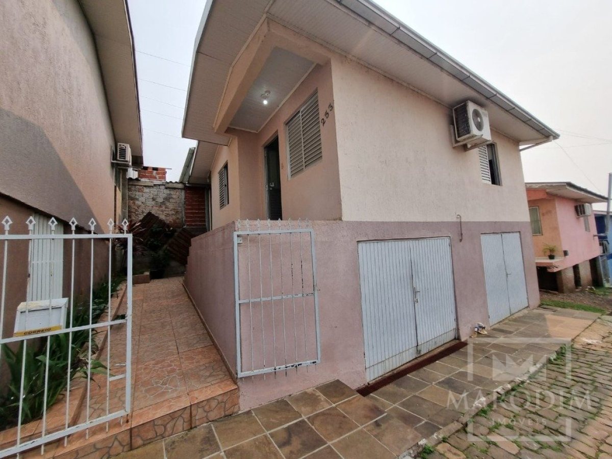 Casa com 103m², 2 dormitórios, Nao suíte, 2 vagas, no bairro Santa Rita em Marau