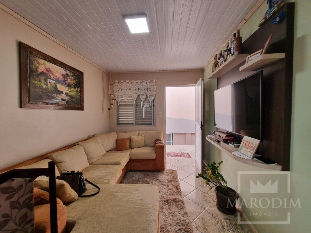 Casa com 103m², 2 dormitórios, Nao suíte, 2 vagas, no bairro Santa Rita em Marau