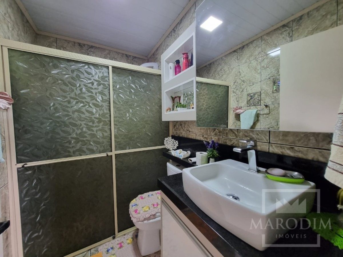 Casa com 103m², 2 dormitórios, Nao suíte, 2 vagas, no bairro Santa Rita em Marau