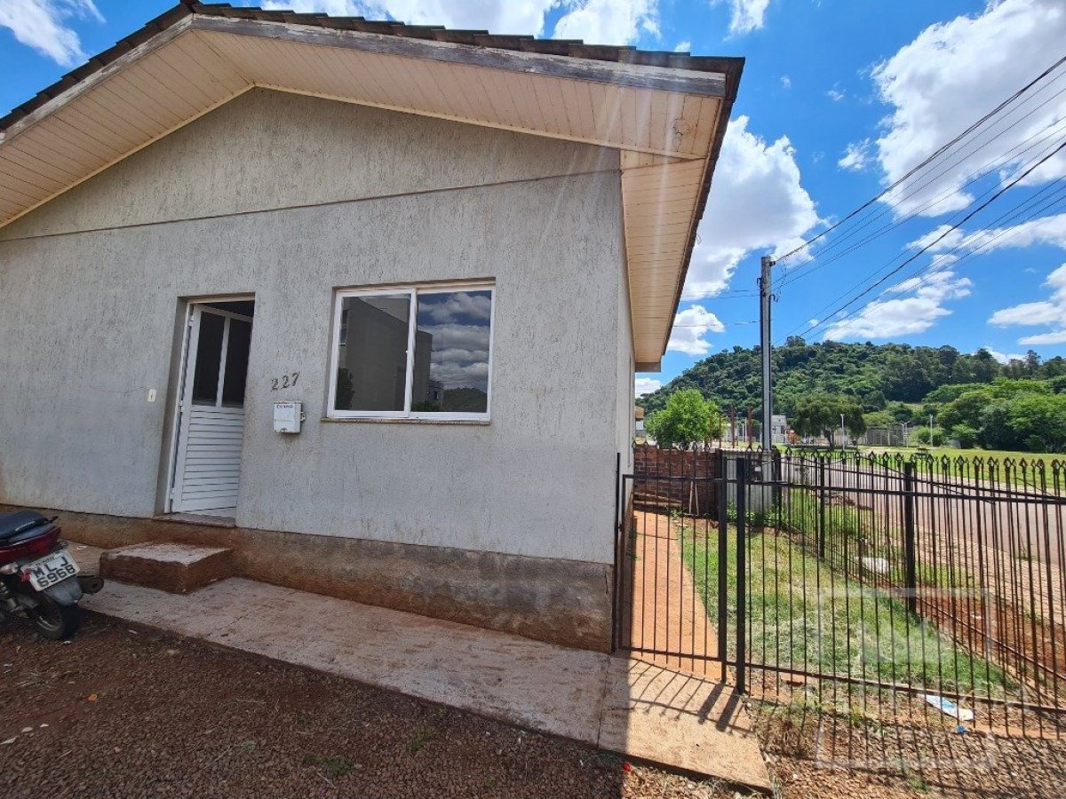Casa com 52m², 2 dormitórios, Nao suíte, 1 vaga, no bairro Santa Helena em Marau