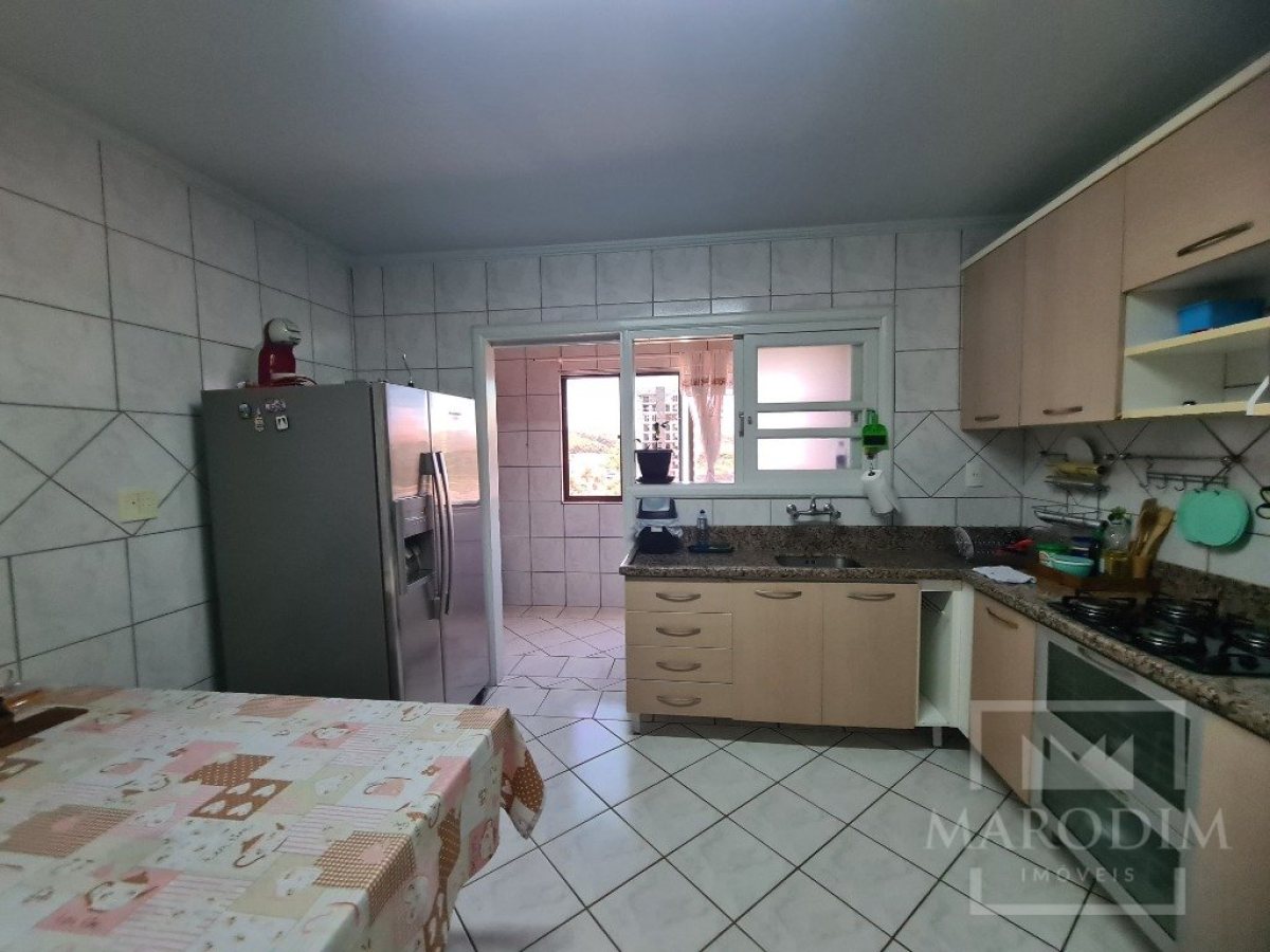Apartamento com 131m², 3 dormitórios, Sim suíte, 1 vaga, no bairro Centro em Marau
