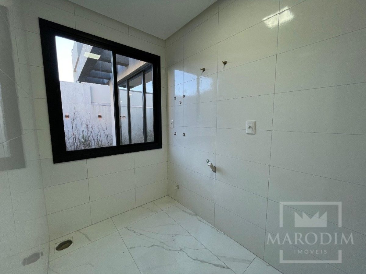 Sobrado com 150m², 2 dormitórios, Nao suíte, 2 vagas, no bairro Loteamento Colina em Marau