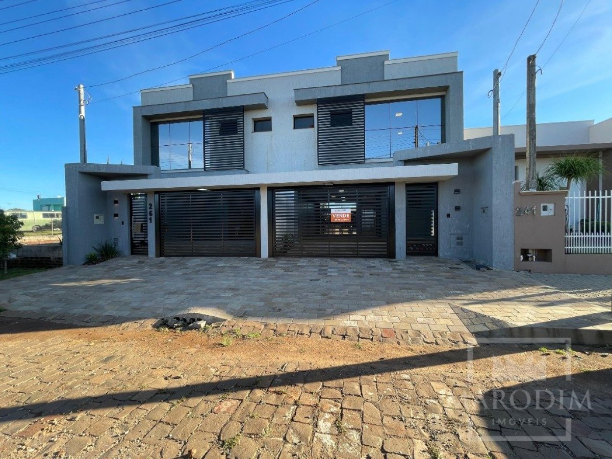 Sobrado com 150m², 2 dormitórios, Nao suíte, 2 vagas, no bairro Loteamento Colina em Marau