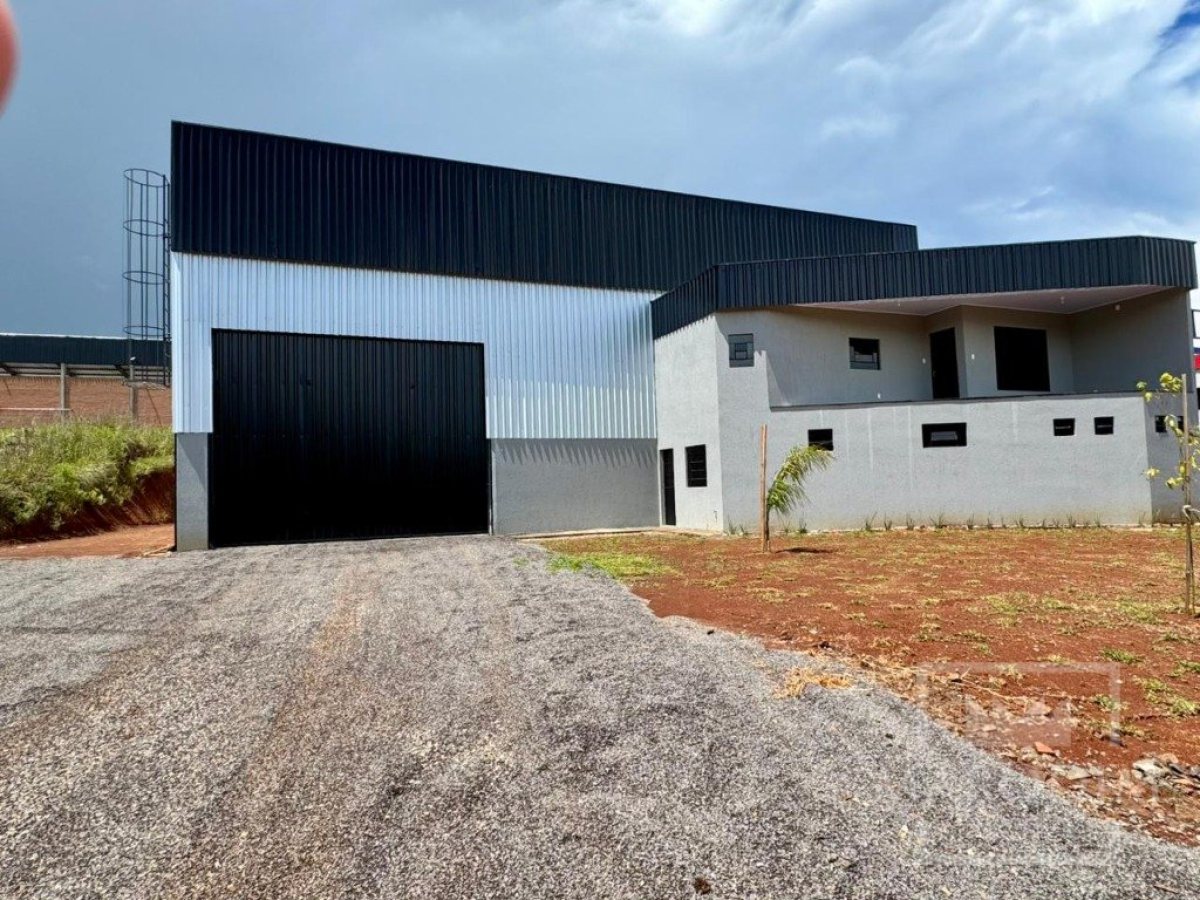Pavilhão com 985m², Nao suíte, no bairro Distrito Industrial em Marau
