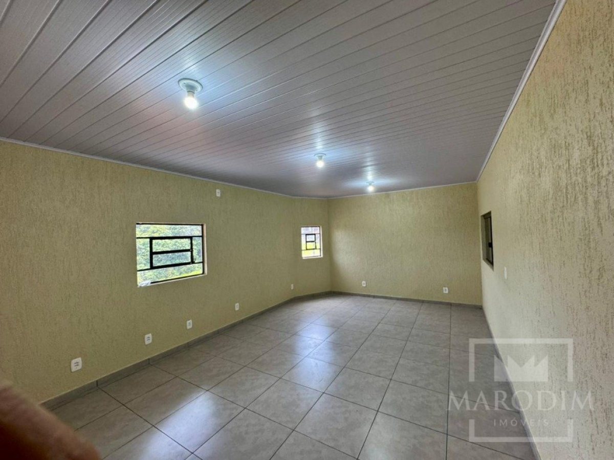 Pavilhão com 985m², Nao suíte, no bairro Distrito Industrial em Marau