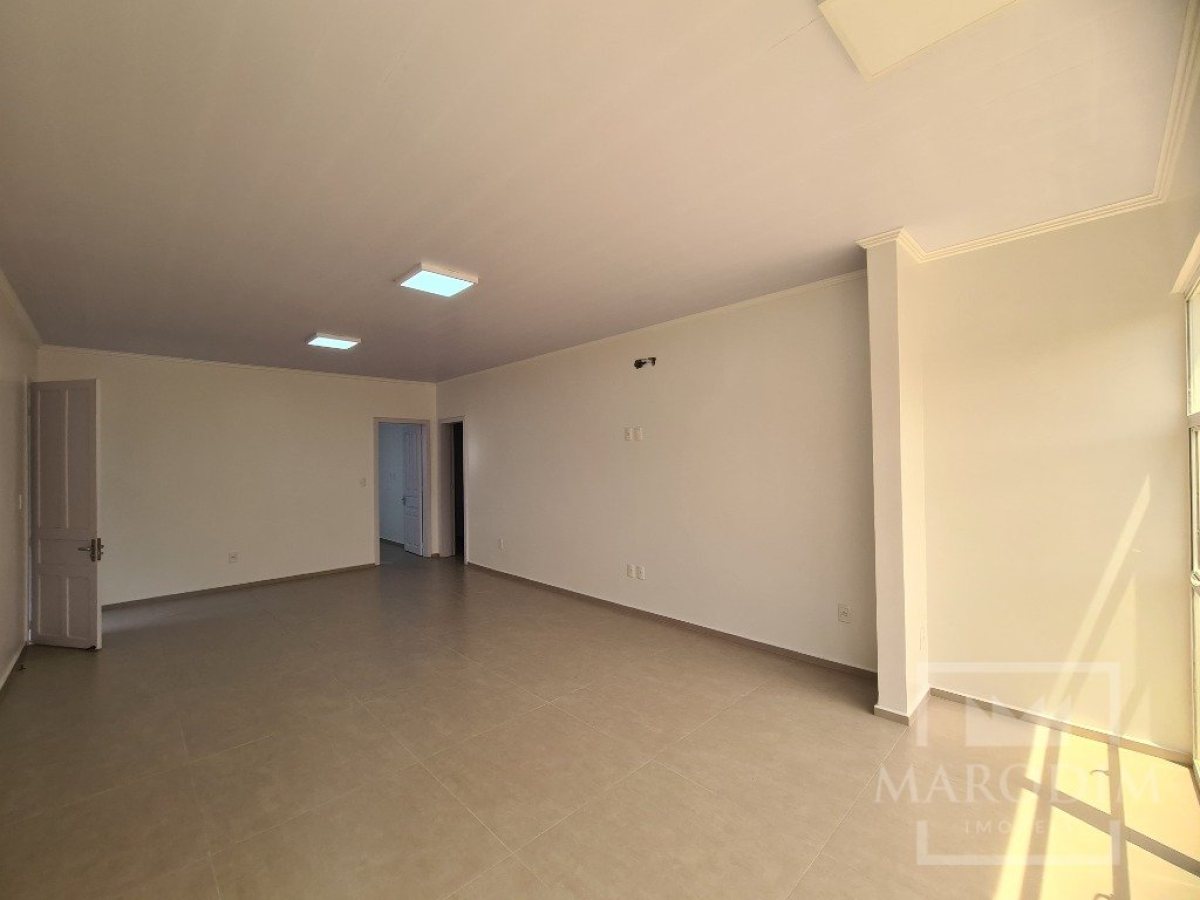 Salas/Conjuntos com 136m², Nao suíte, no bairro Centro em Marau