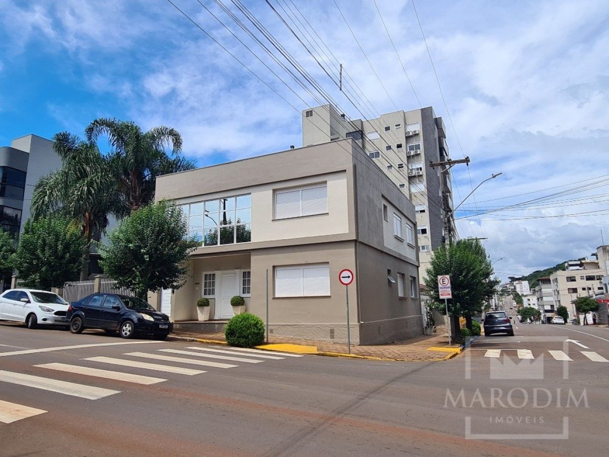 Salas/Conjuntos com 136m², Nao suíte, no bairro Centro em Marau