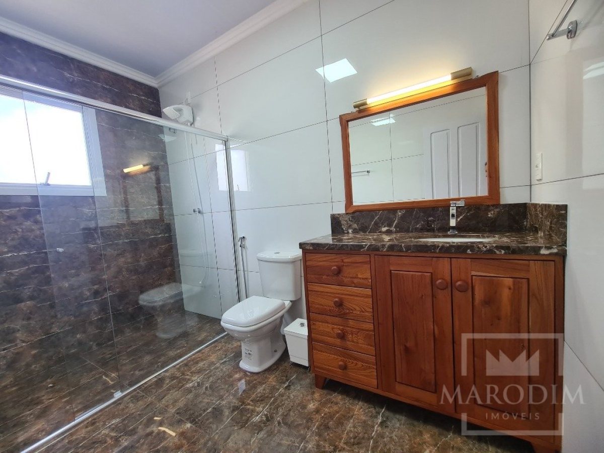 Salas/Conjuntos com 136m², Nao suíte, no bairro Centro em Marau