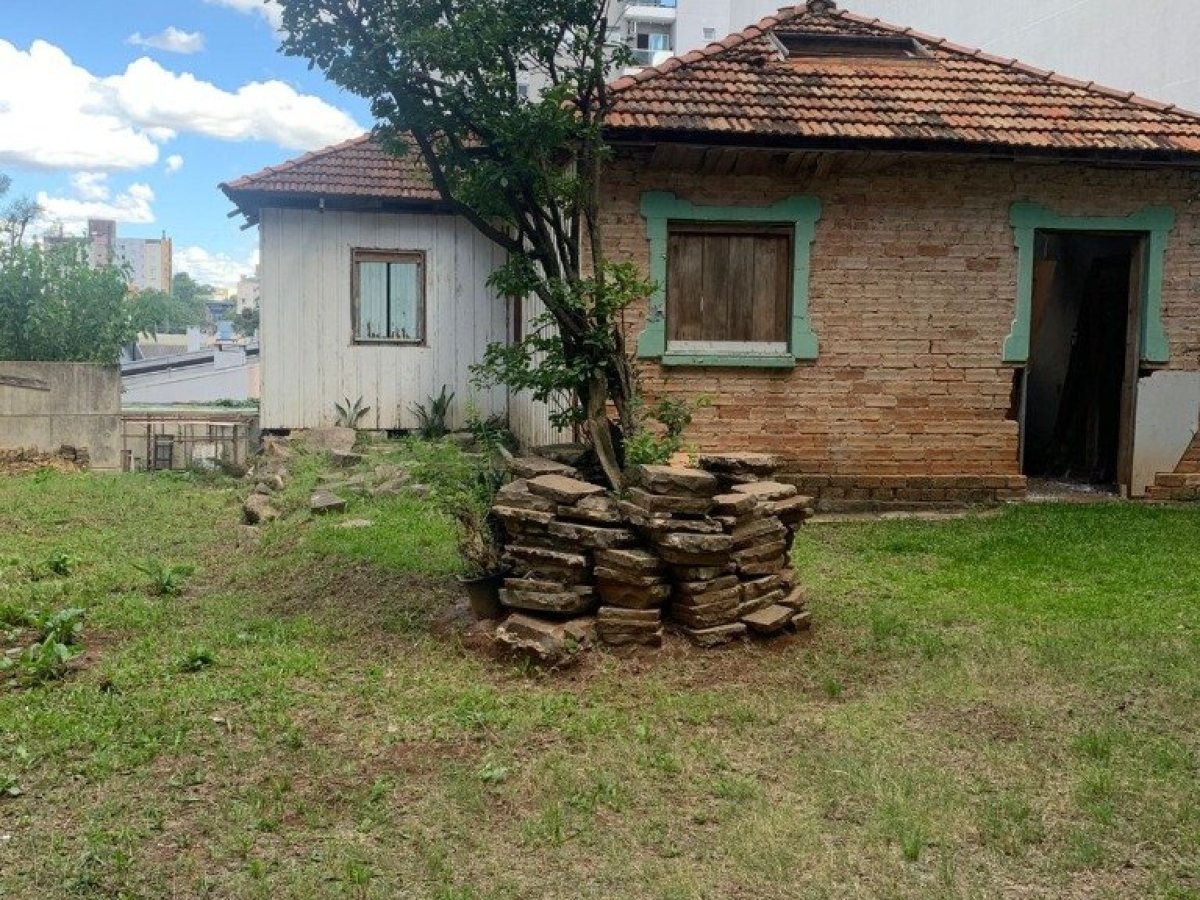 Oportunidade de Negócio com 750m², Nao suíte, no bairro Centro em Passo Fundo