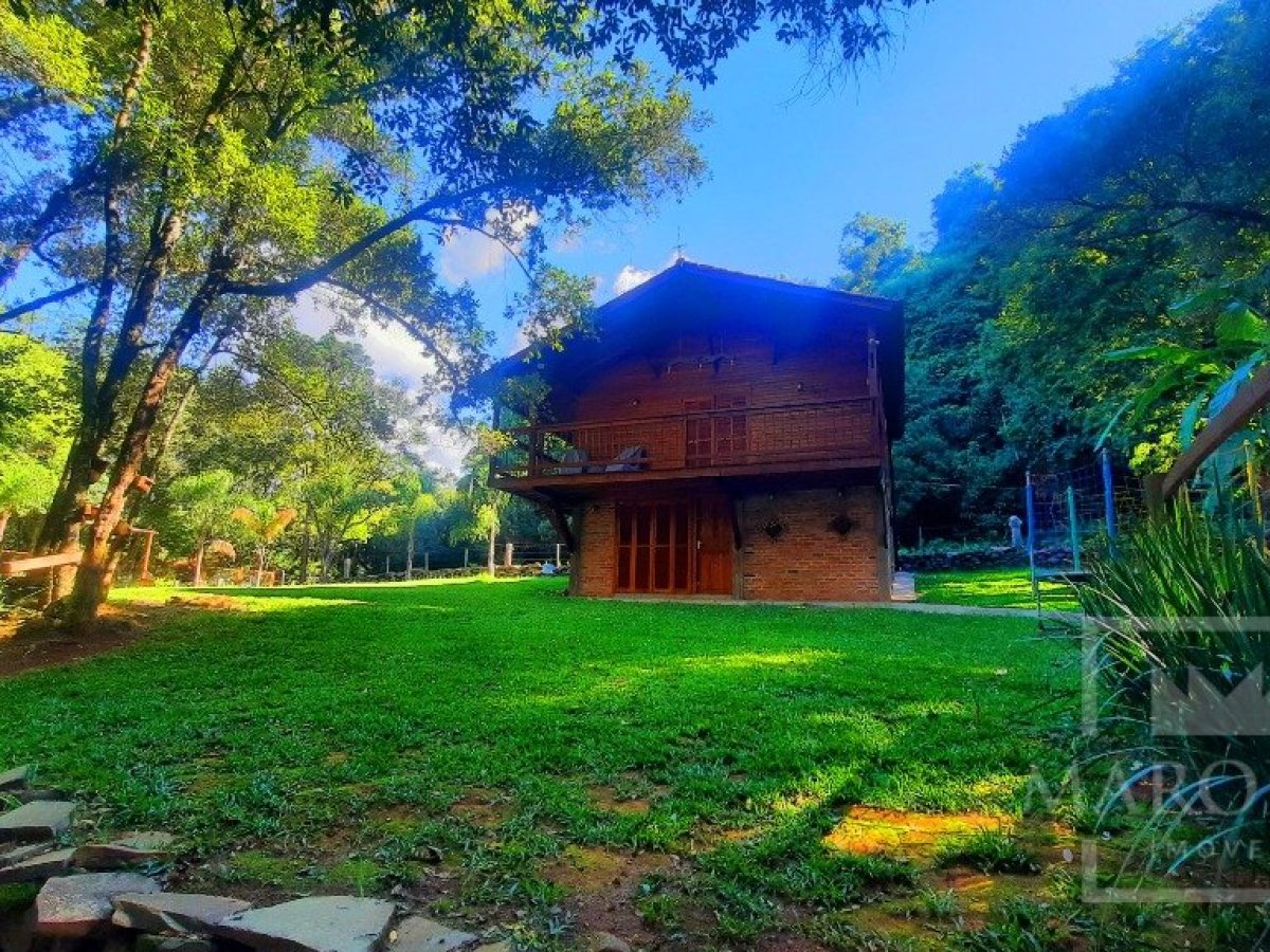 Sítio com 4695m², 2 dormitórios, Nao suíte, no bairro Interior em Marau