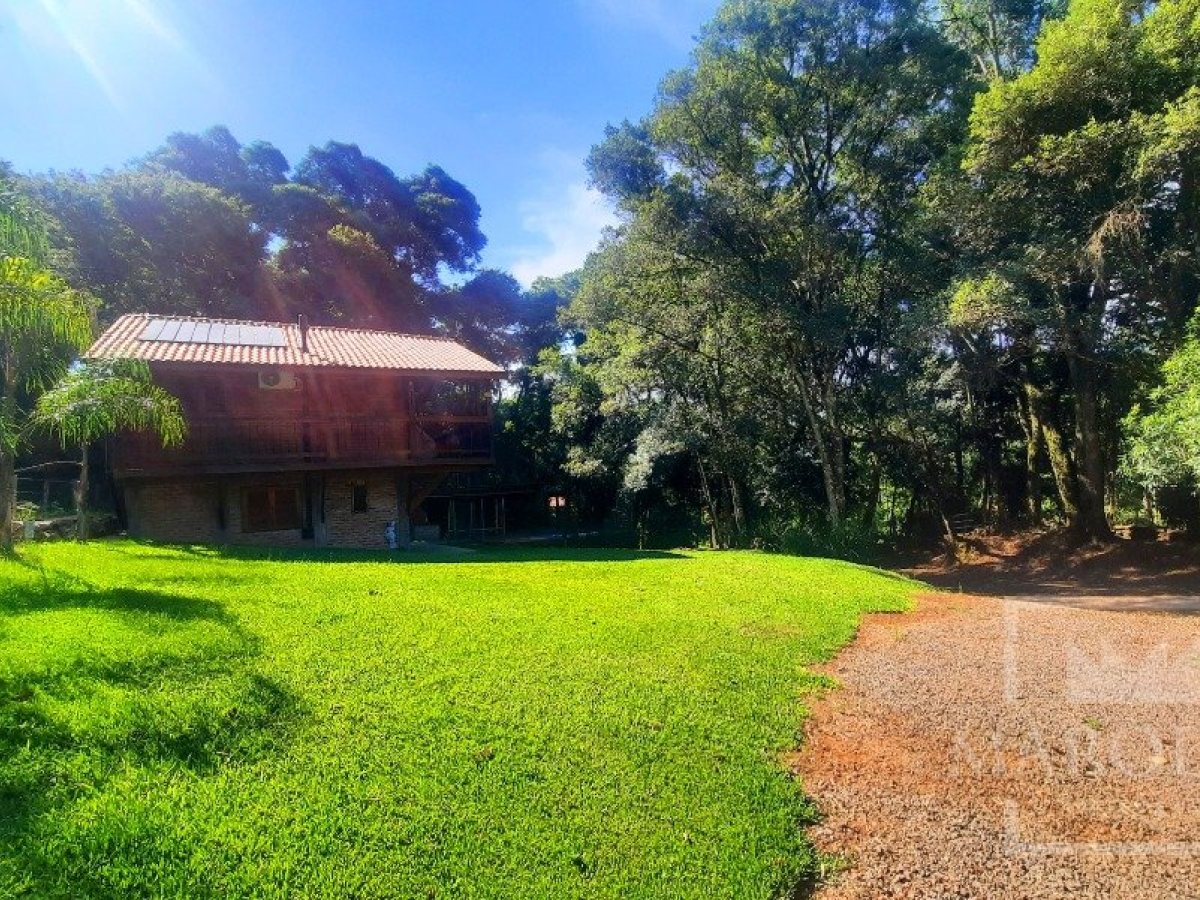 Sítio com 4695m², 2 dormitórios, Nao suíte, no bairro Interior em Marau