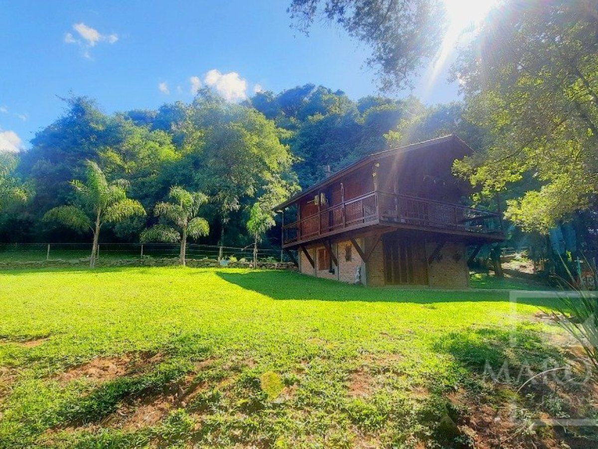 Sítio com 4695m², 2 dormitórios, Nao suíte, no bairro Interior em Marau