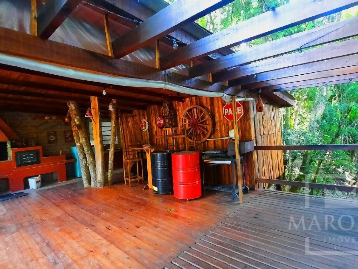 Sítio com 4695m², 2 dormitórios, Nao suíte, no bairro Interior em Marau