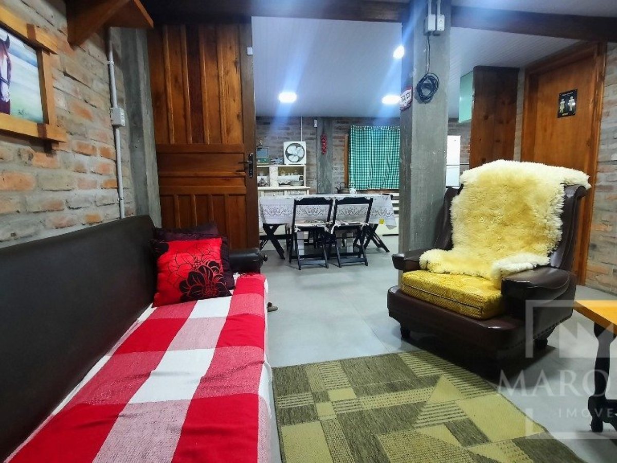 Sítio com 4695m², 2 dormitórios, Nao suíte, no bairro Interior em Marau