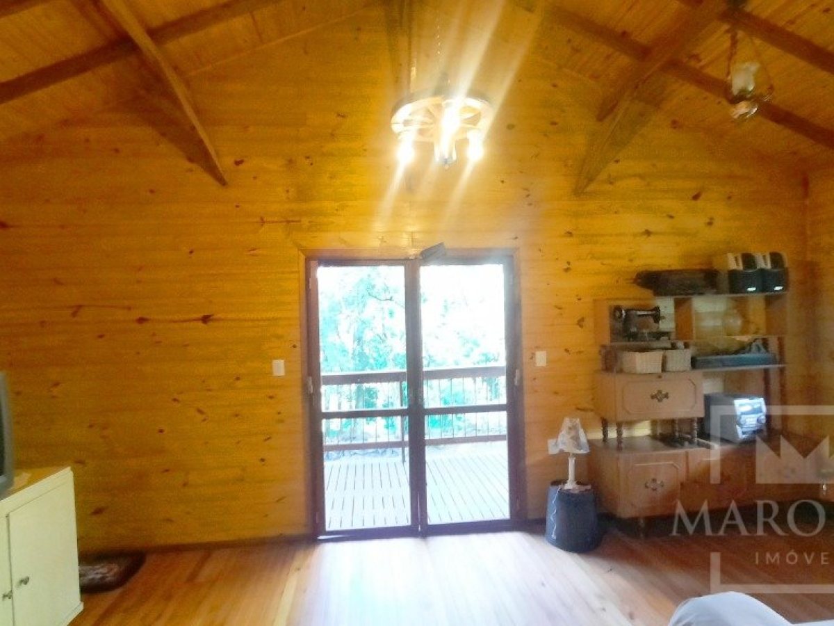 Sítio com 4695m², 2 dormitórios, Nao suíte, no bairro Interior em Marau