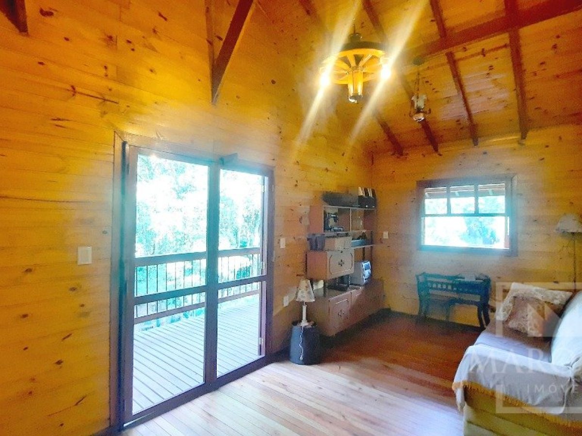 Sítio com 4695m², 2 dormitórios, Nao suíte, no bairro Interior em Marau