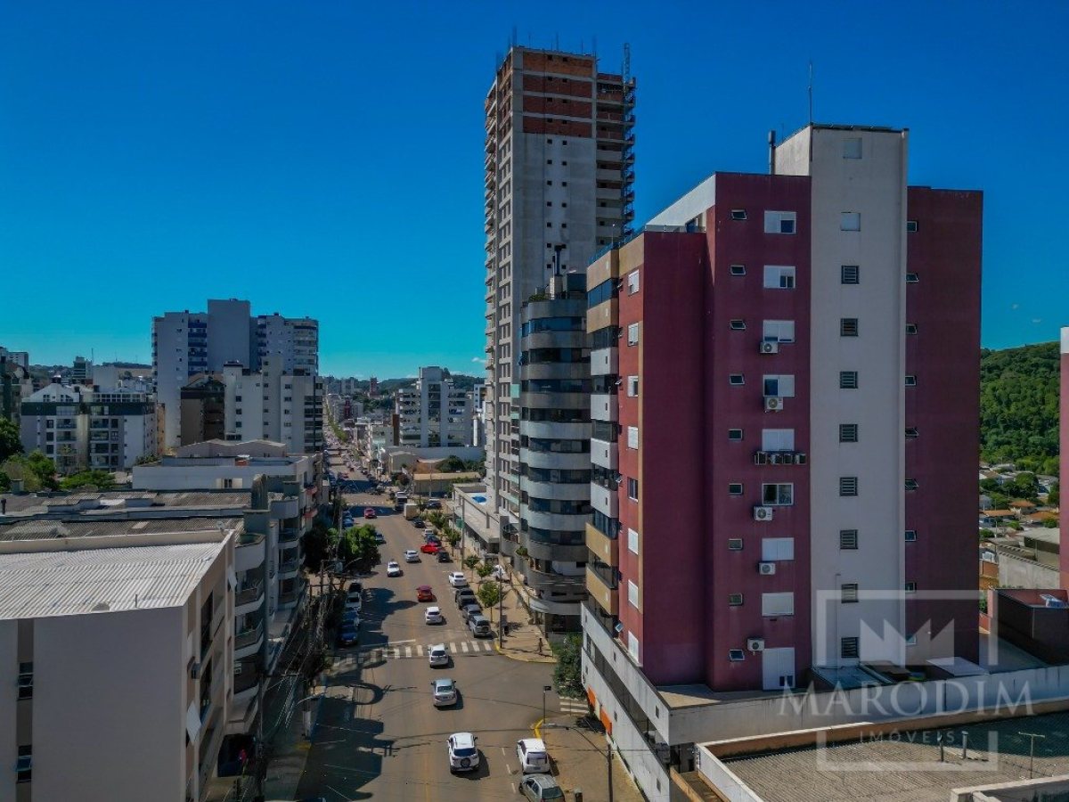 Apartamento com 122m², 3 dormitórios, Sim suíte, 1 vaga, no bairro Centro em Marau