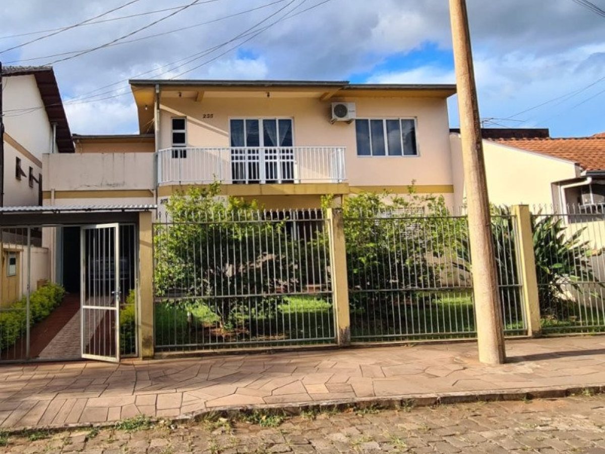 Casa com 204m², 4 dormitórios, Nao suíte, 1 vaga, no bairro Bosque em Marau