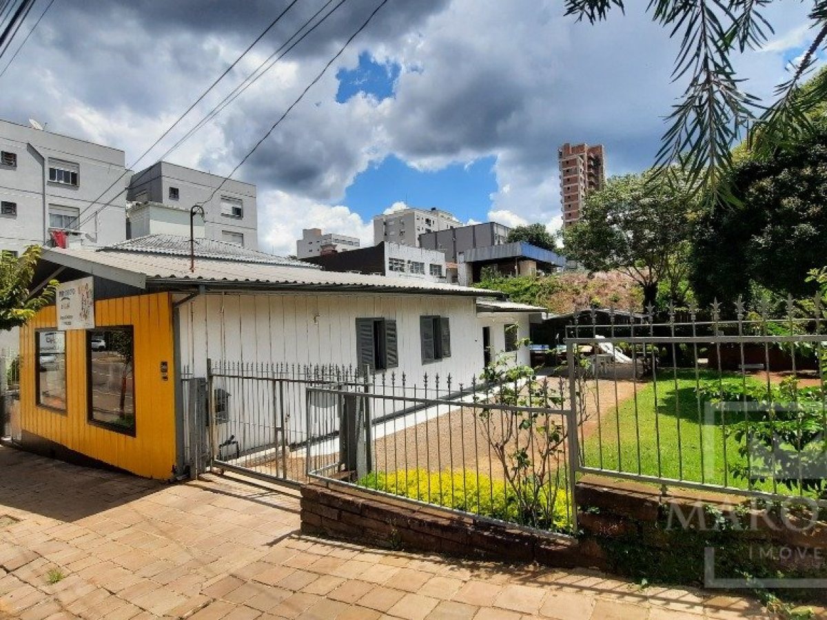 Casa com 144m², 3 dormitórios, Nao suíte, 4 vagas, no bairro Centro em Marau