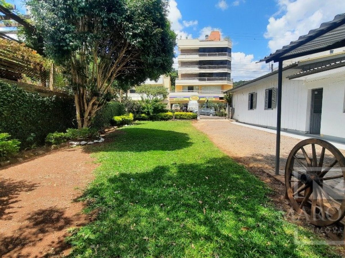 Casa com 144m², 3 dormitórios, Nao suíte, 4 vagas, no bairro Centro em Marau