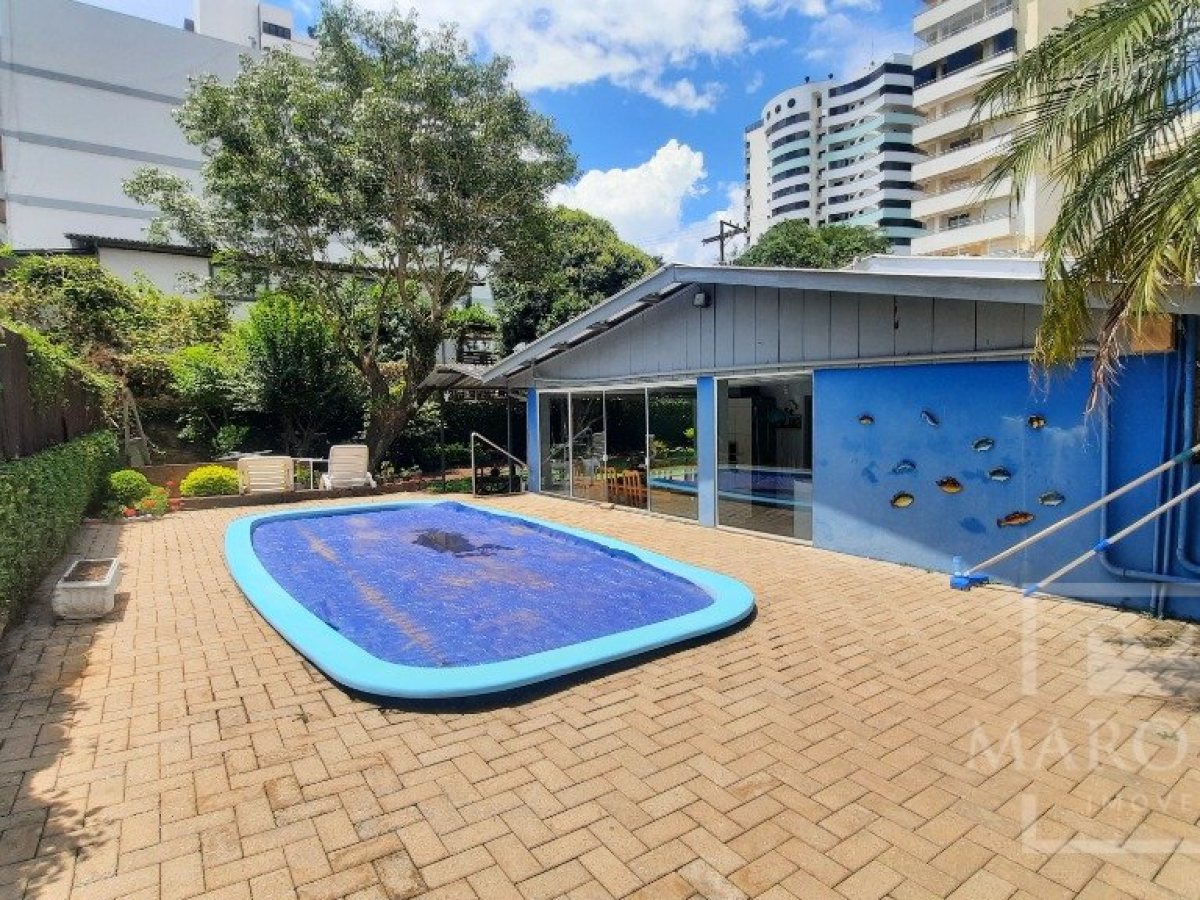 Casa com 144m², 3 dormitórios, Nao suíte, 4 vagas, no bairro Centro em Marau